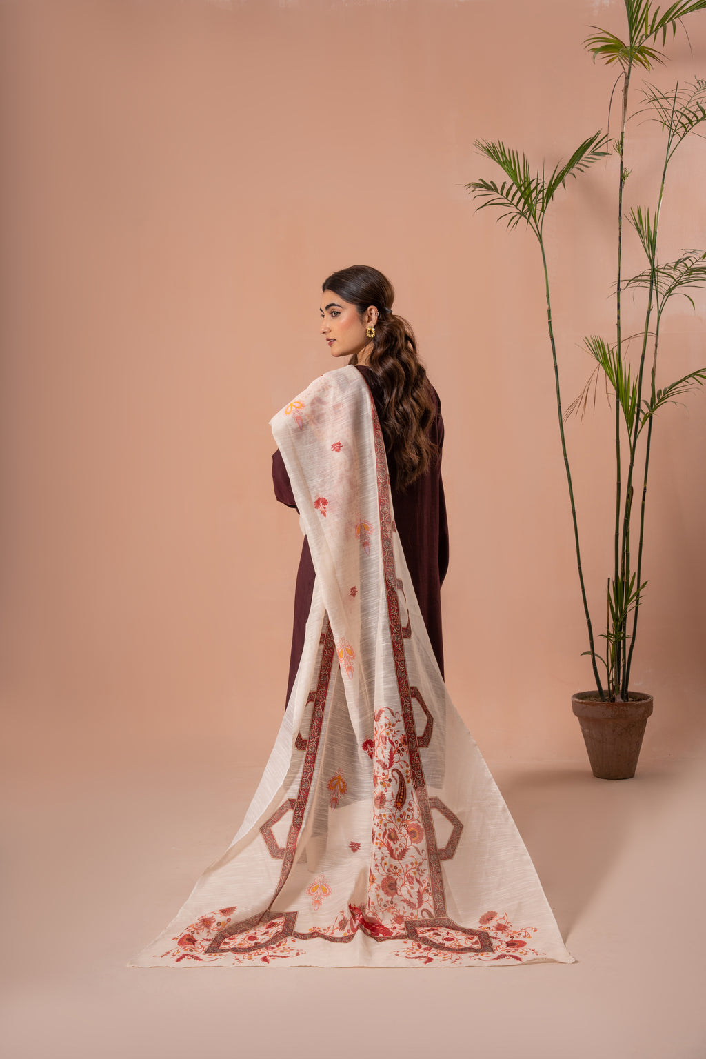 Sarmayi Sang - 3 Piece Embroided Suit